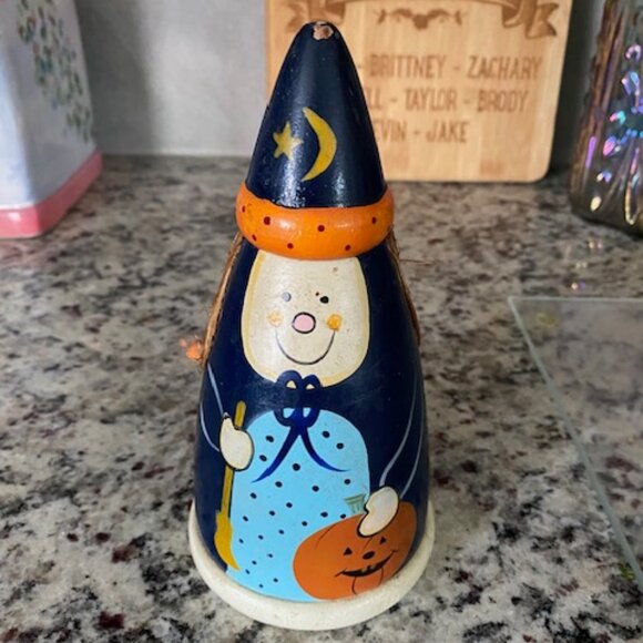 8 kid-FRIENDLY Halloween WITCHES ~ GHOSTS ~ BATS Figurines ~ LIGHTS ~ candles - Picture 3 of 14